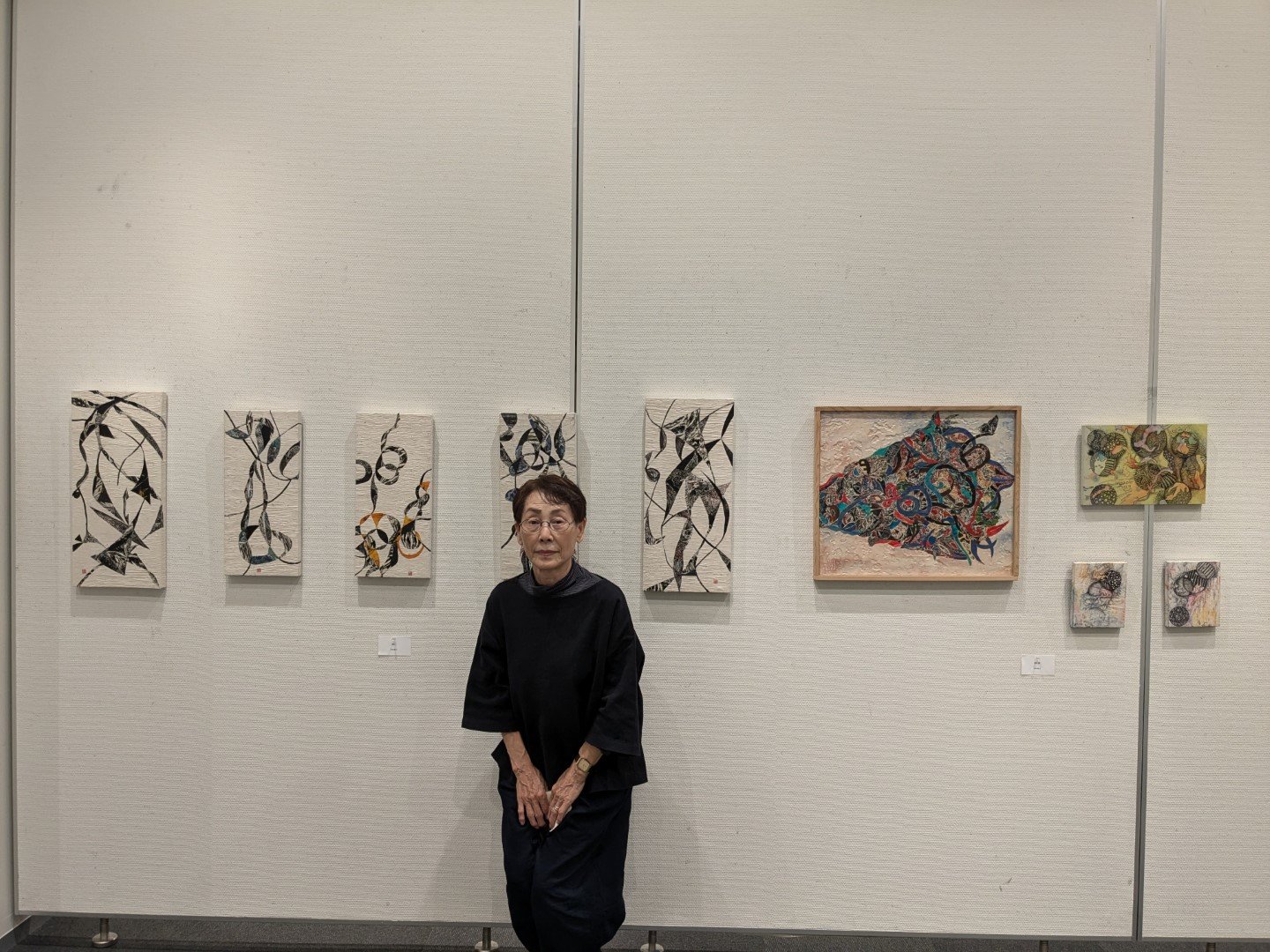 〈日本橫濱戶塚文化祭〉:日本現展審查員 內田智子先生與其作品。
