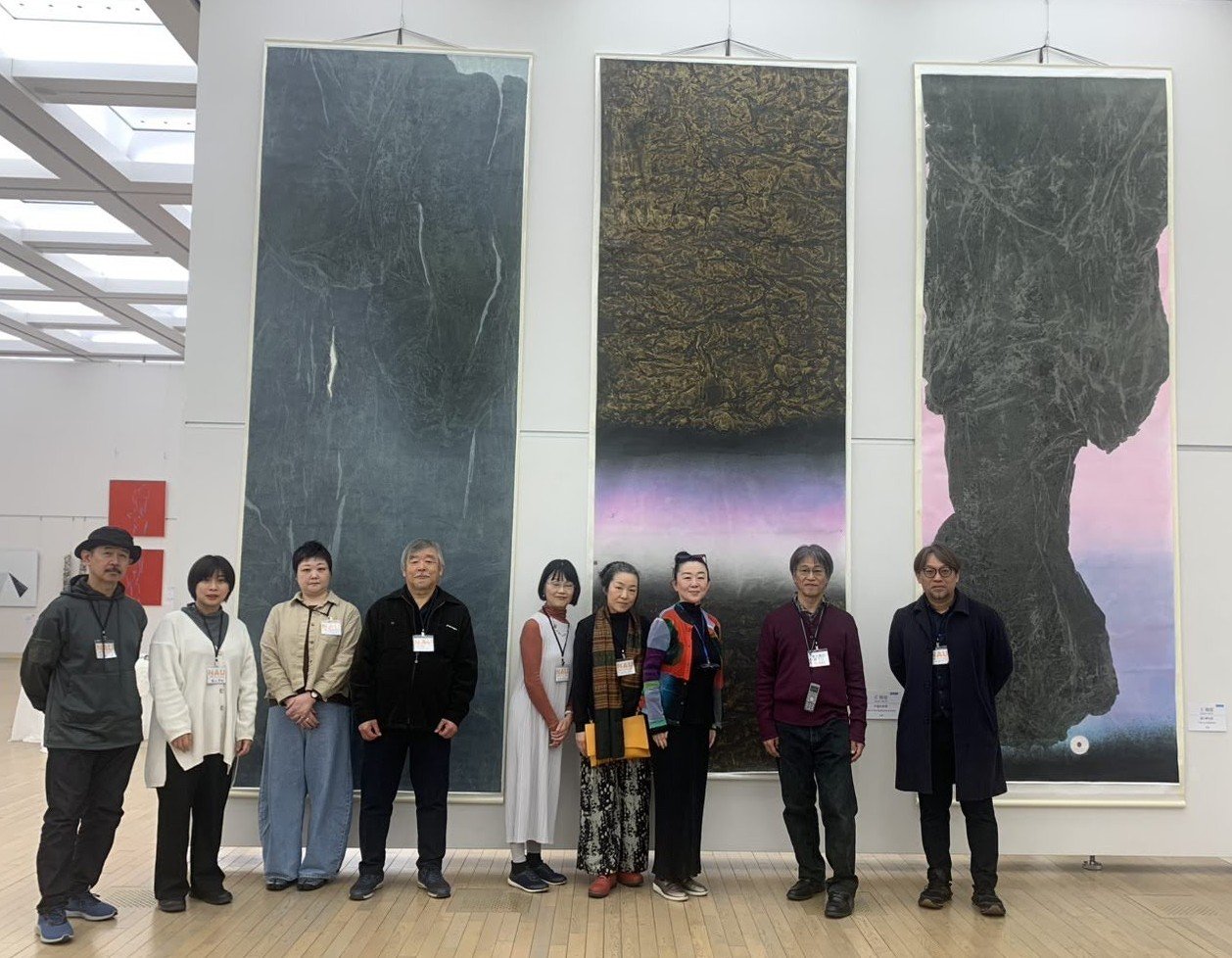 （從左至右： 日本NAU成員芝谷桂、塩見章、吉原緑香、知京一樹、栗原光峯、日本NAU事務局局長 橋谷勇慈先生與日本NAU台灣首位成員 王穆提） （從左至右： 日本NAU成員芝谷桂、塩見章、吉原緑香、知京一樹、栗原光峯、日本NAU事務局局長 橋谷勇慈先生與日本NAU台灣首位成員 王穆提）