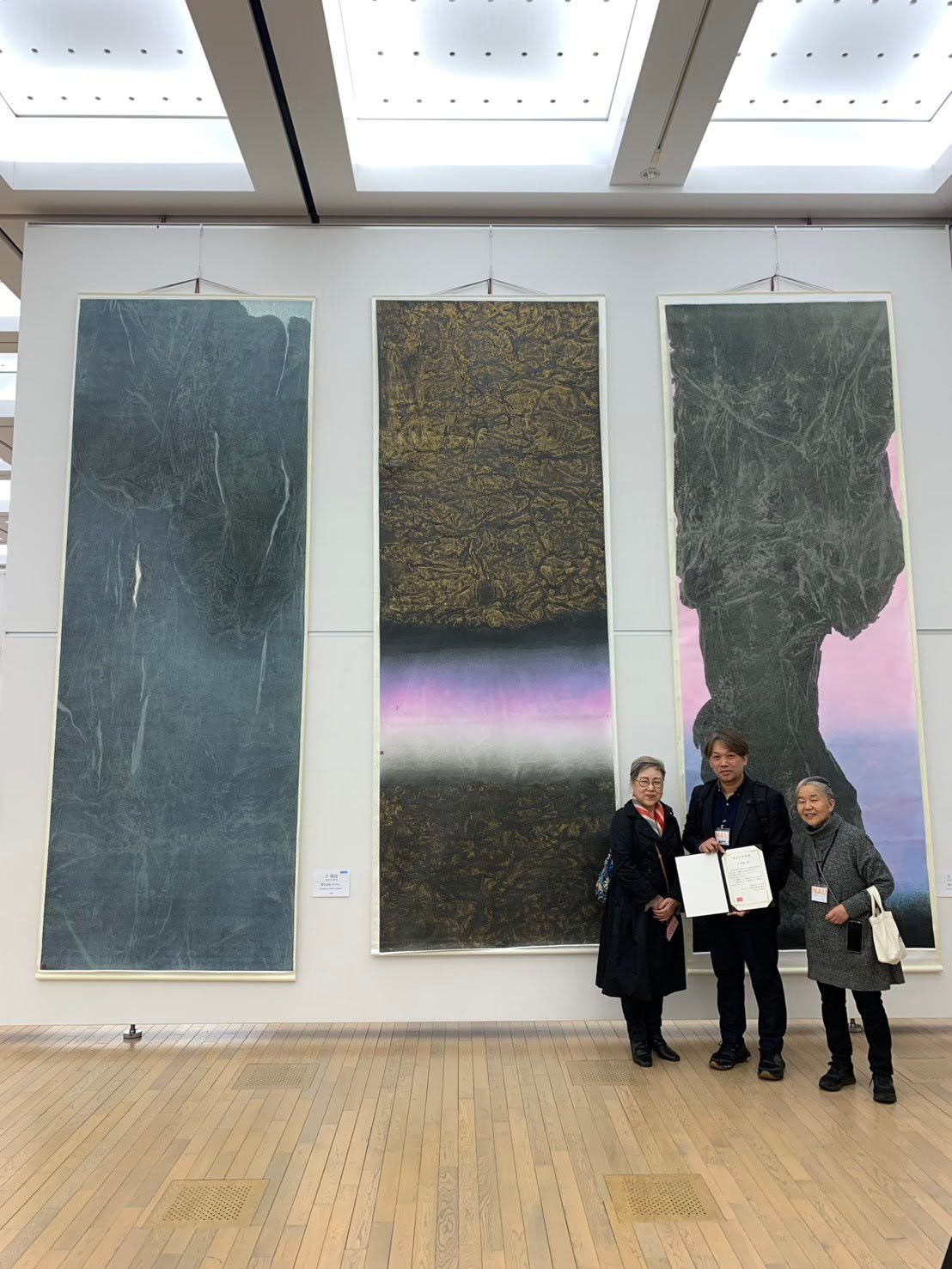 （由左至右：日本NPO書道スーパーキッズの会福光敬祥女士、日本NAU台灣首位成員 王穆提。）