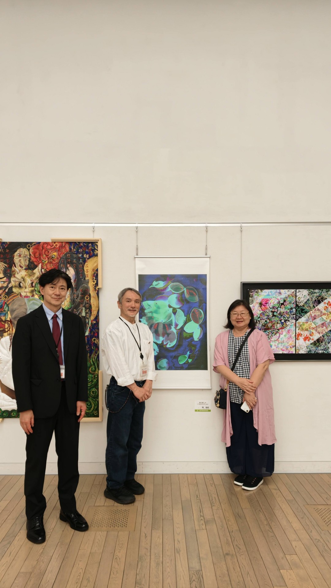 82回現展台灣參展者 廖純沂教授代表台灣參展者與日本現展審查員松永匠一、會長 渡邊泰史於作品前合影。